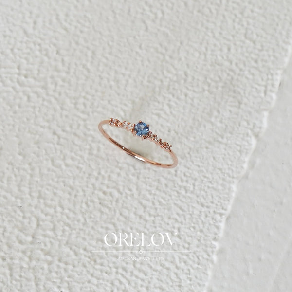 Mira Ring Blue Sapphire - 18k/ 75% Rose Gold