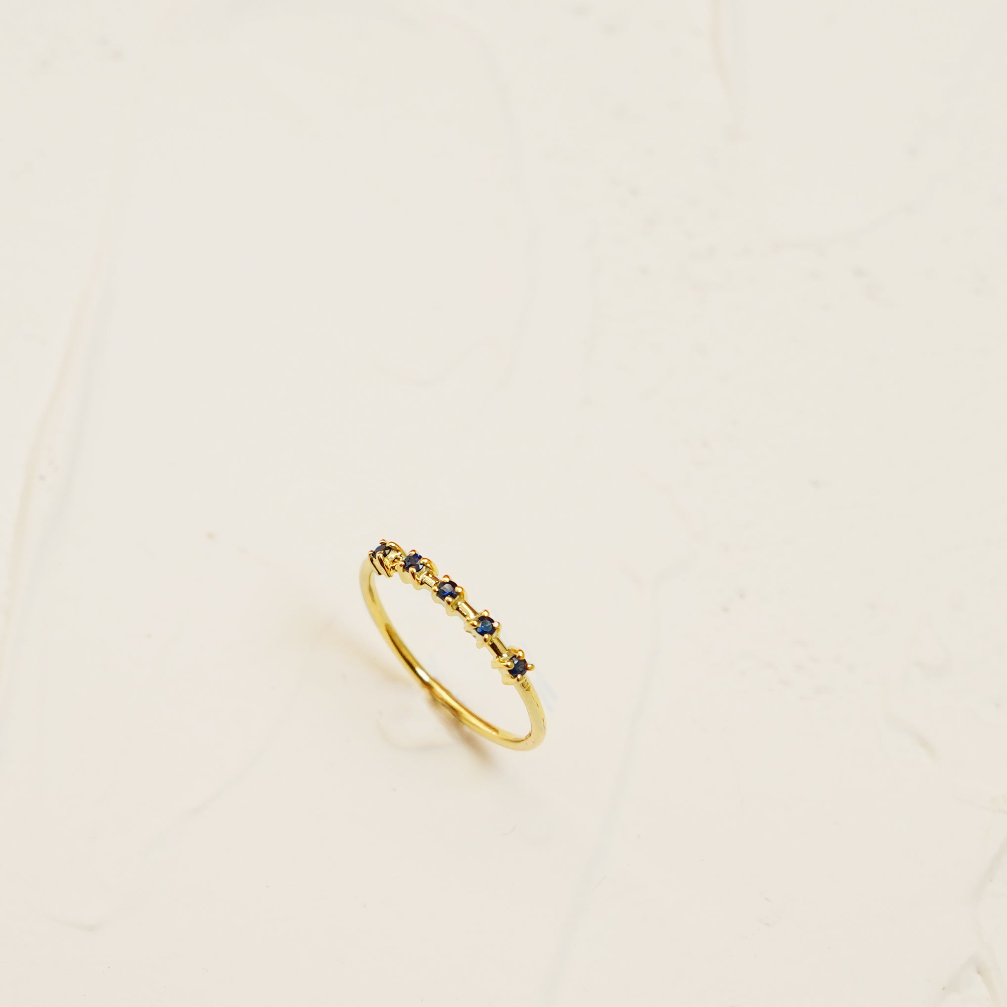 Dotty Ring - 18k/ 75% Gold