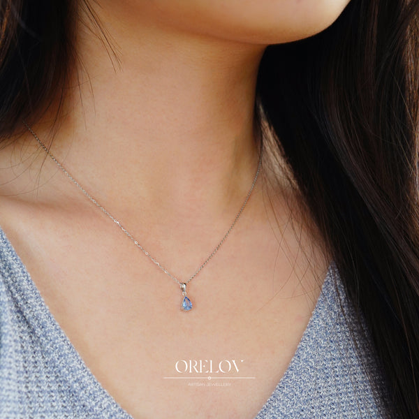 Light Blue Sapphire Pendant - 18k/ 75% White Gold