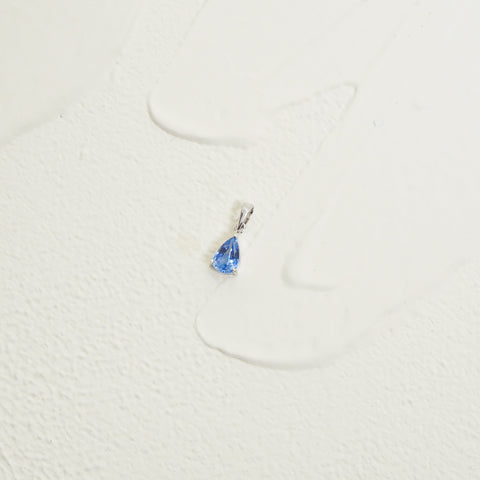 Light Blue Sapphire Pendant - 18k/ 75% White Gold