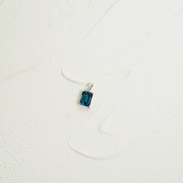 London Blue Topaz Pendant - 18k/ 75% White Gold